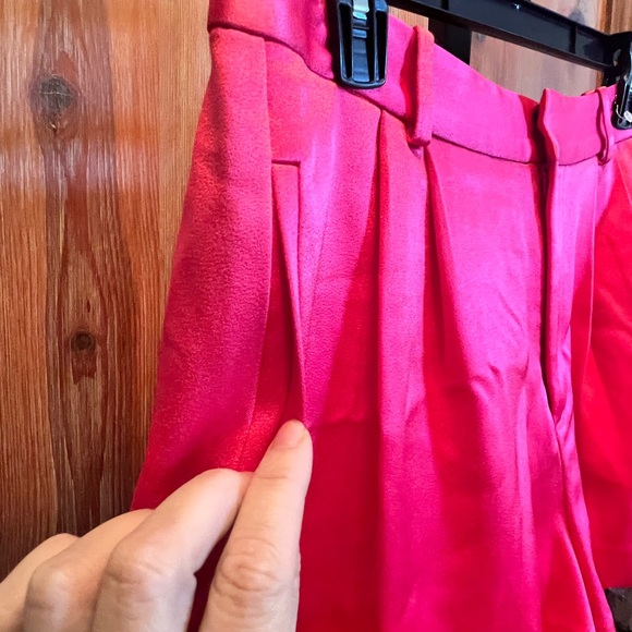 NWOT ALICE + OLIVIA Mara Pink Satin Shorts - Picture 3 of 13
